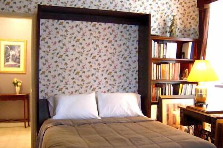 Room 17 of 28