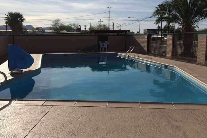Pool 10 of 25