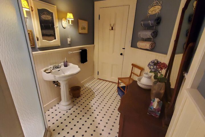 Room 21 of 32