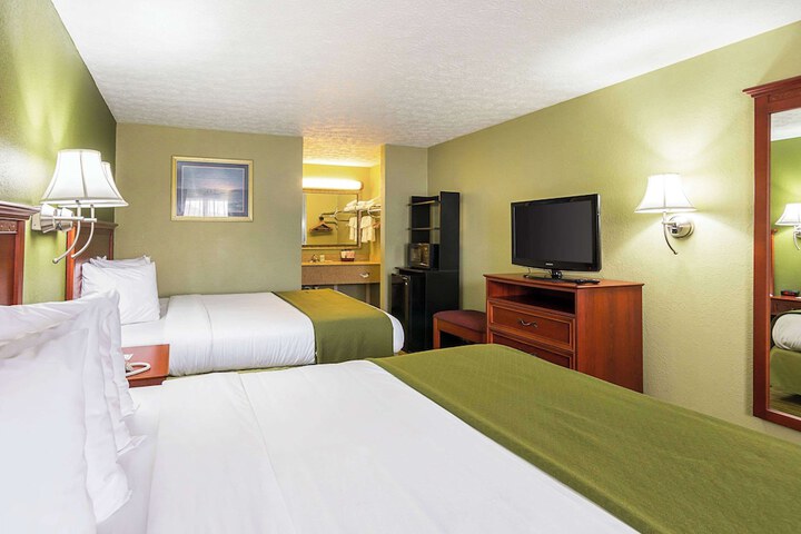 Room 17 of 35