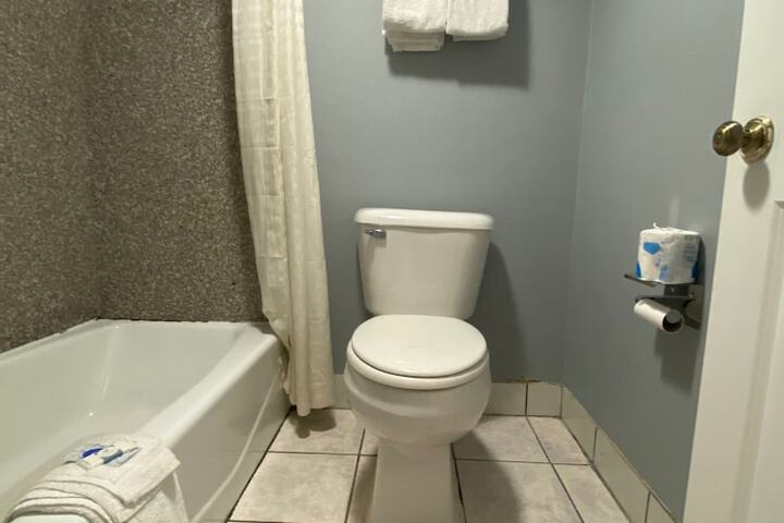 Room 13 of 19