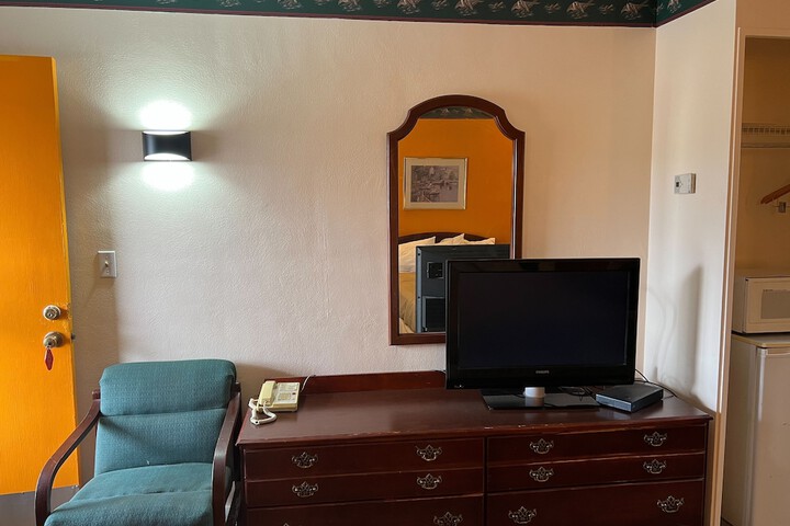Room 10 of 16