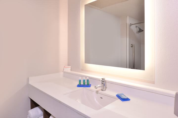 Holiday Inn Express Hotel & Suites Mesquite by IHG