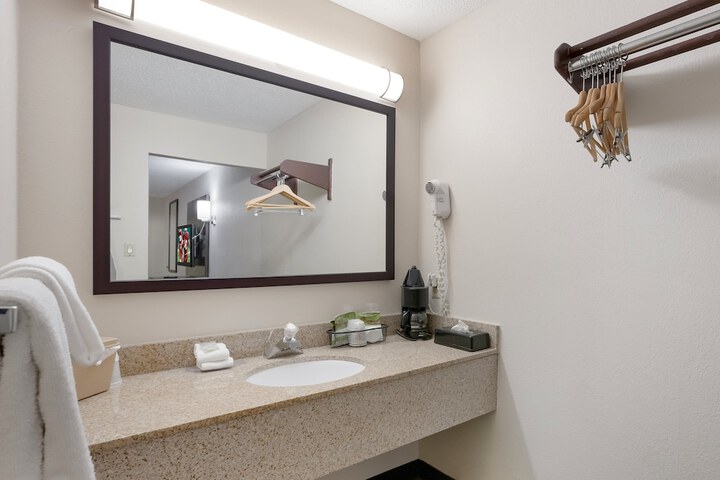Room 28 of 38