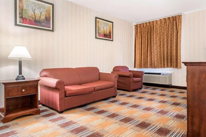 La Quinta Inn & Suites by Wyndham Miamisburg Dayton South
