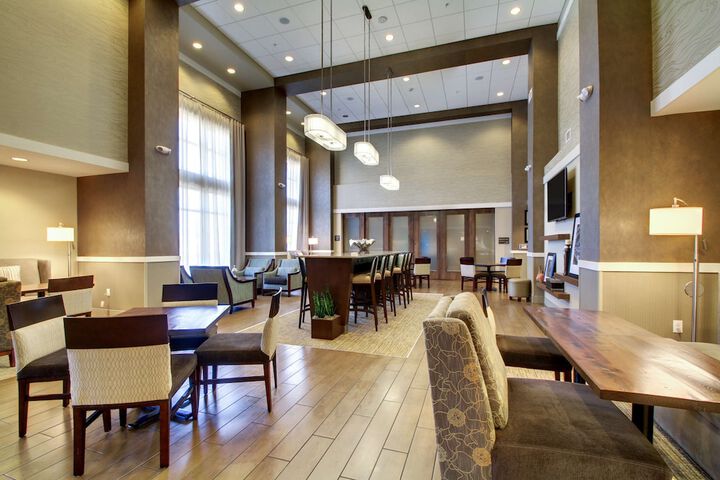 Hampton Inn & Suites Milwaukee West