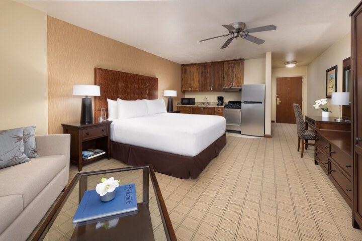 Room 33 of 102