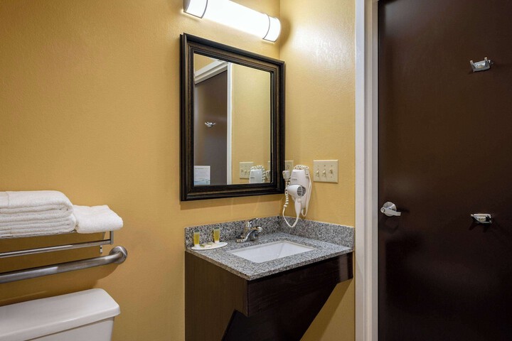 Super 8 by Wyndham Salisbury