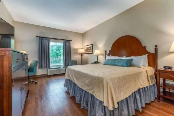 Chateau Saint Denis Hotel