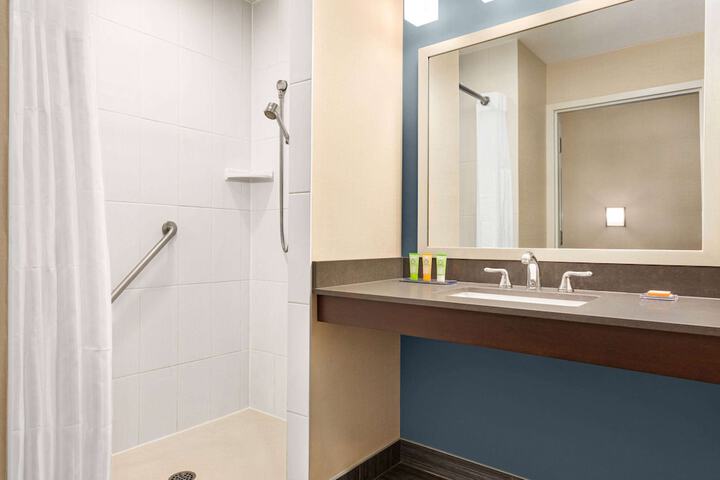 Room 32 of 61