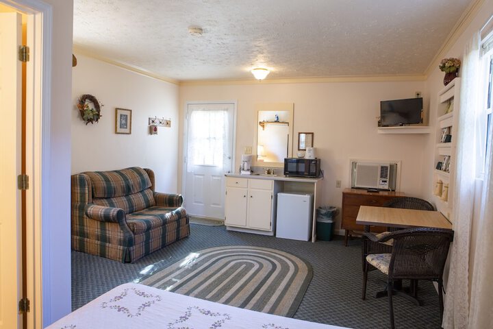 The Chimney Rock Inn & Cottages