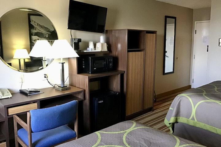 Super 8 by Wyndham Helena