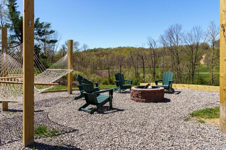 Spacious Cabin Near Hocking Hills and Caves with Hot Tub and Firepit