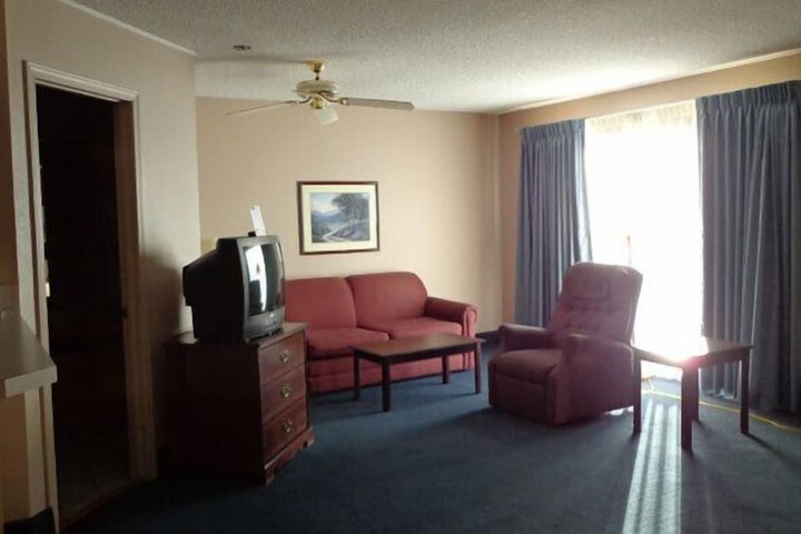 Room 7 of 8