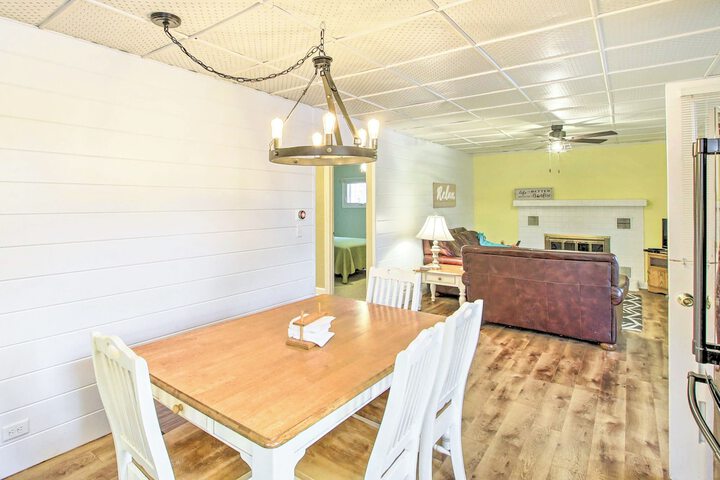Green Lake Vacation Home w / Screened Porch!