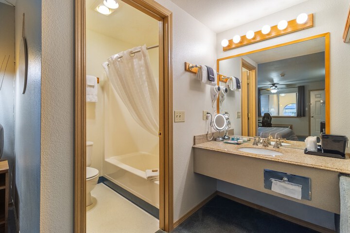 Room 20 of 28