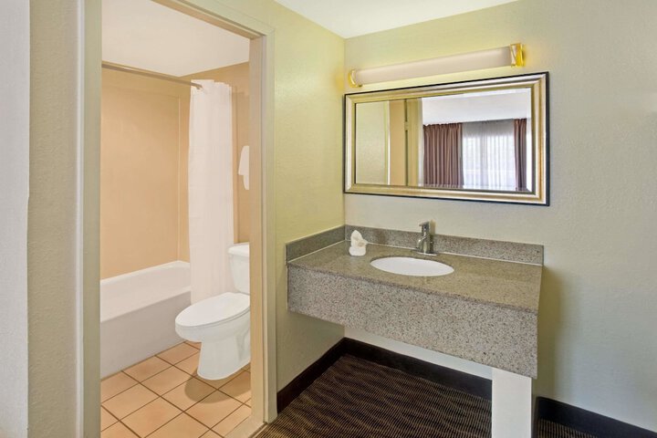 Room 15 of 17