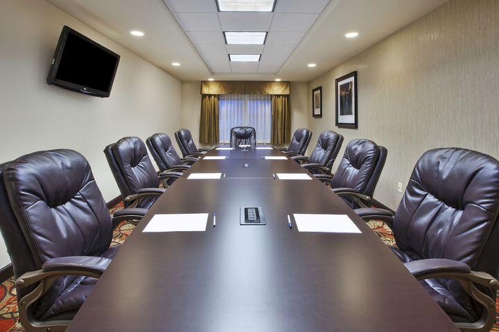 Holiday Inn Express & Suites Wheeling by IHG