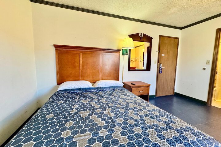 Room 10 of 12