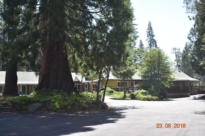 WHITE CHIEF MOUNTAIN LODGE