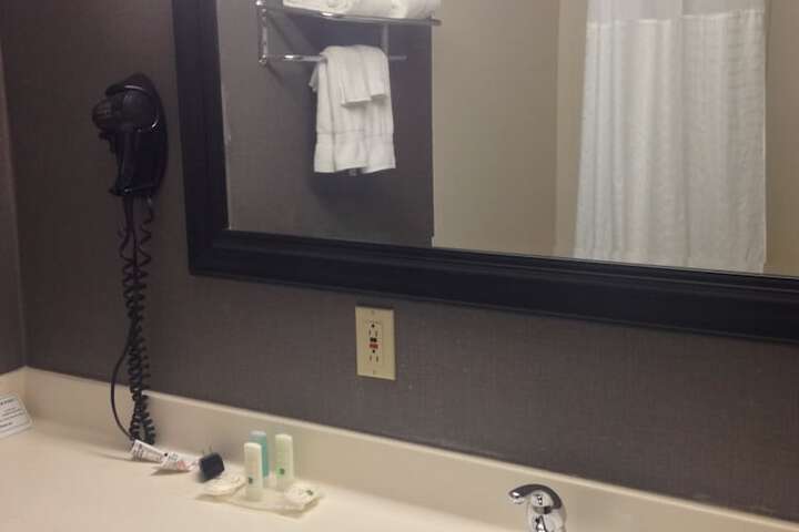 Room 27 of 65