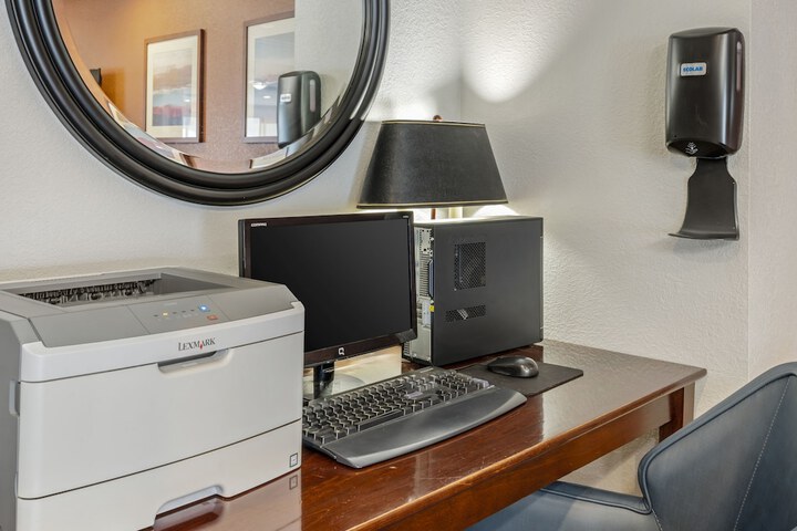 Business Center 25 of 26