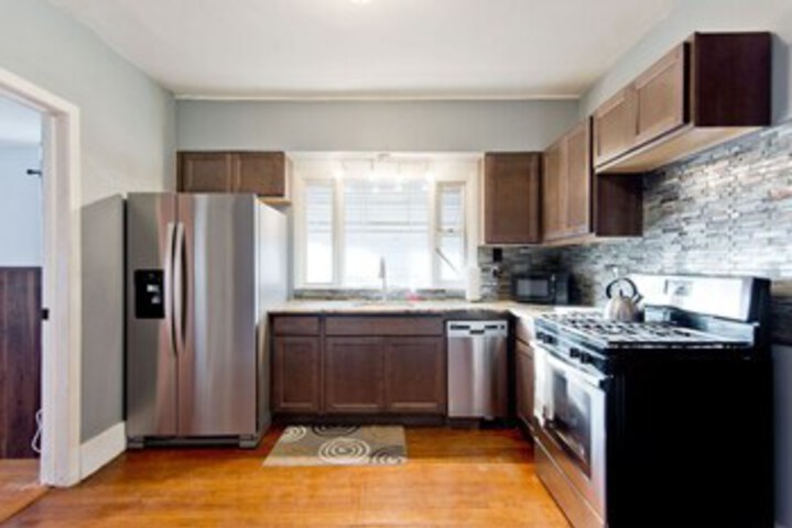 Amazing 5 Bedroom Downtown Ferndale House