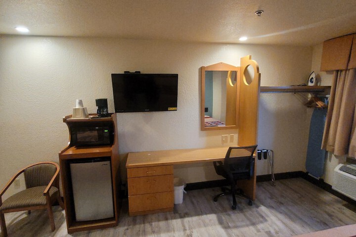 Room 11 of 30