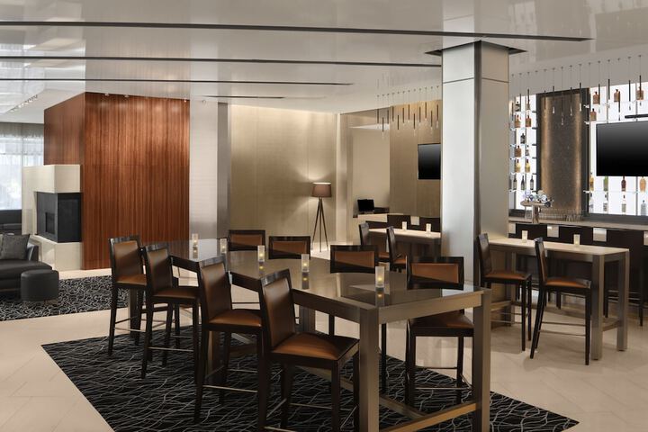 Lounge 54 of 62
