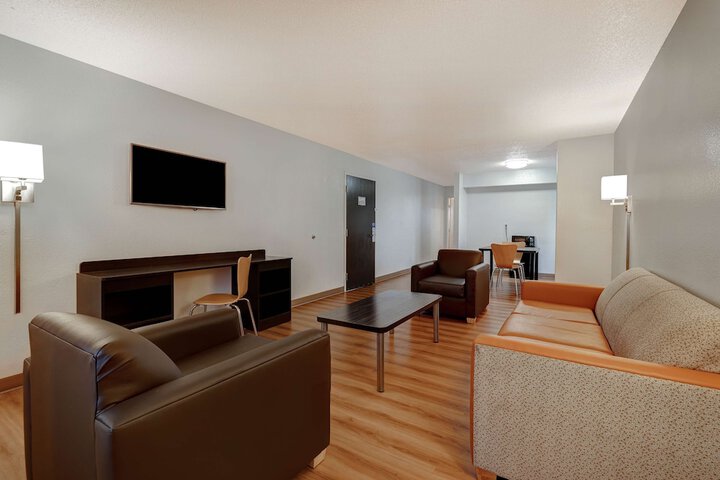 Room 9 of 25