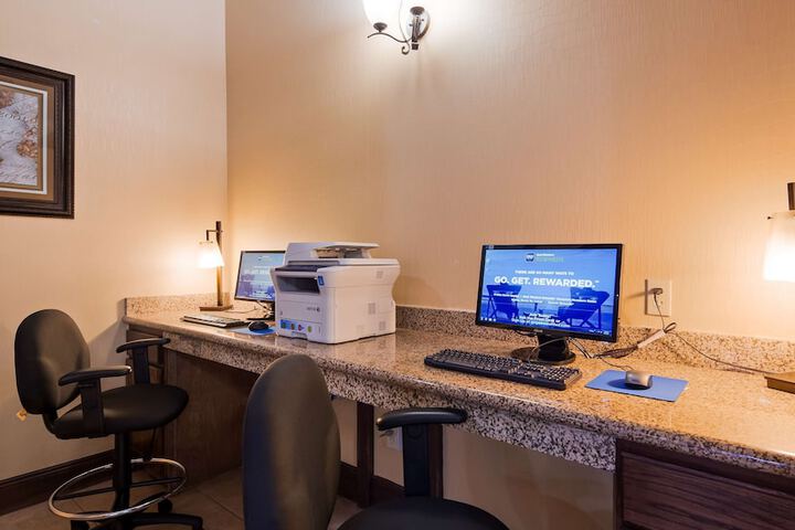 Business Center 40 of 42