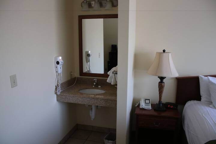 Room 25 of 41