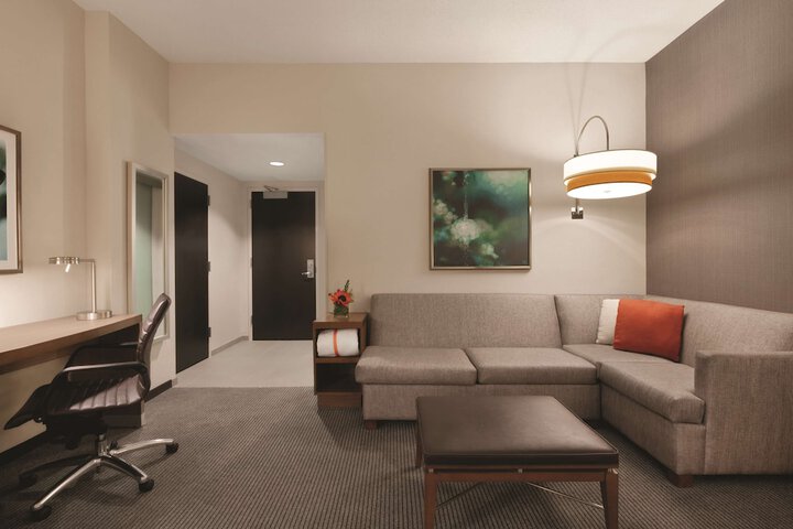 Room 14 of 33