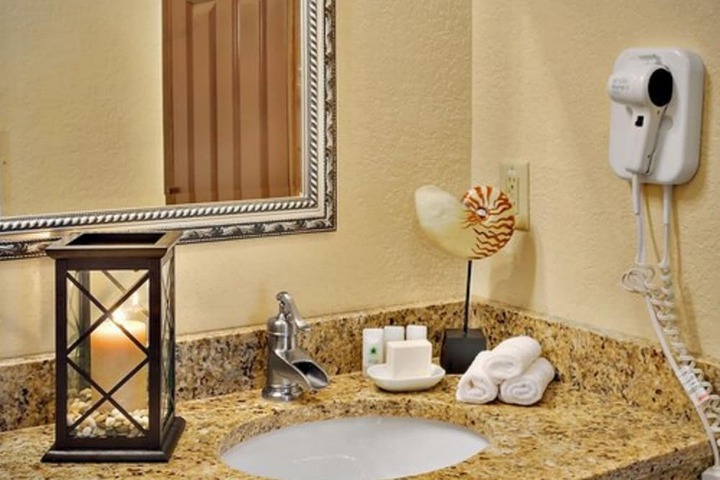 Coachman Inn & Suites