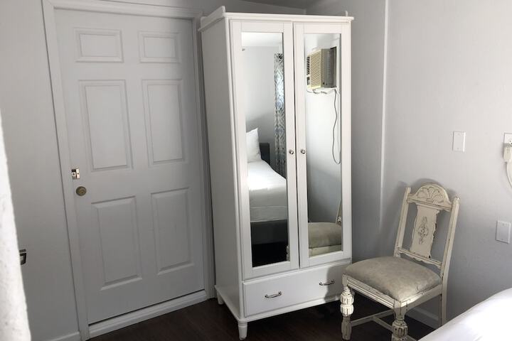 Room 95 of 162