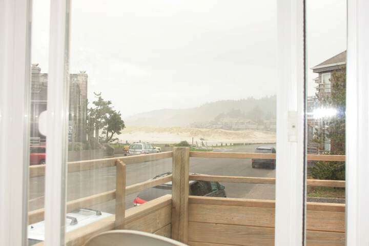 The Waves / The Argonauta Inn/The White Heron Lodge