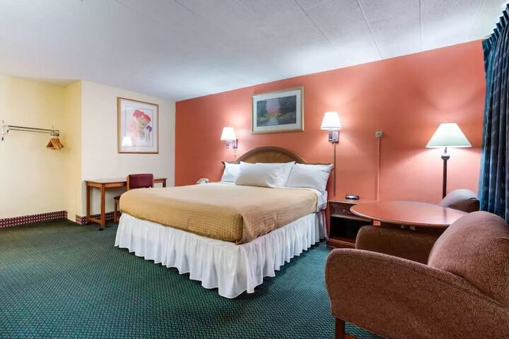 Room 12 of 19