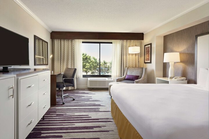 DoubleTree by Hilton Milwaukee - Brookfield
