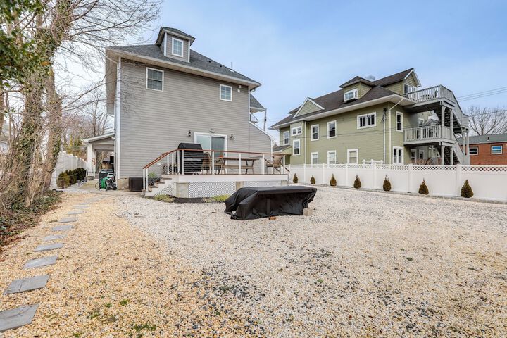 Long Branch Getaway - Walk to Beaches & Dining!