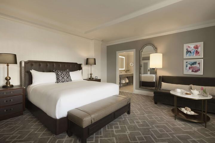Fairmont Hotel Macdonald