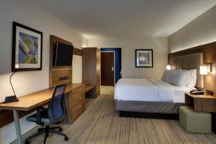Room 22 of 60