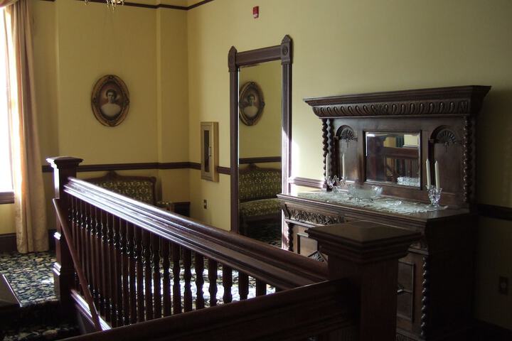 Martin & Mason Hotel