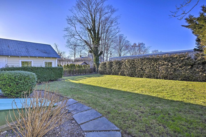 Quaint DT Greenport Apt - 2 Mi to Shelter Island!