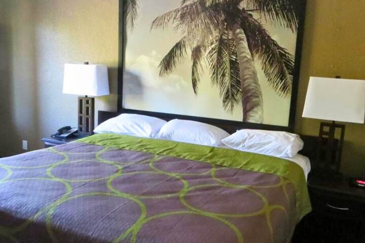 Room 15 of 18