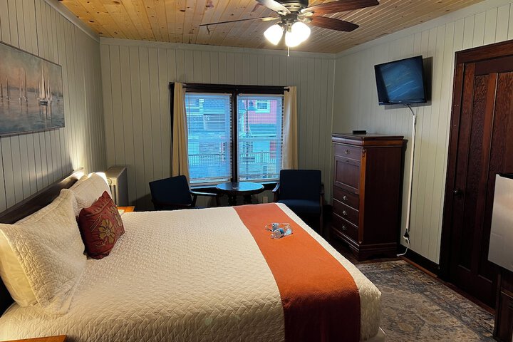 Room 72 of 76