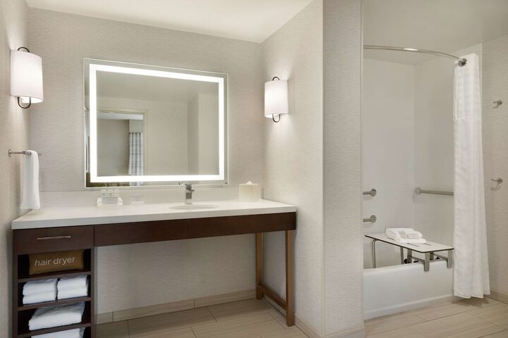 Room 32 of 48