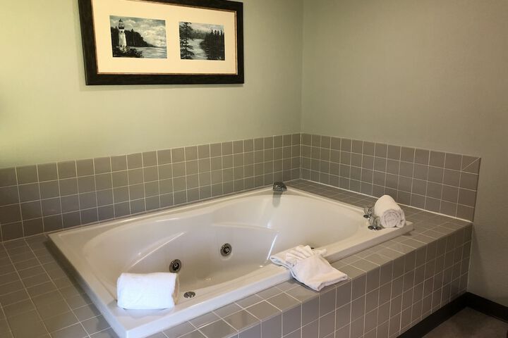 Hot Tub 72 of 76