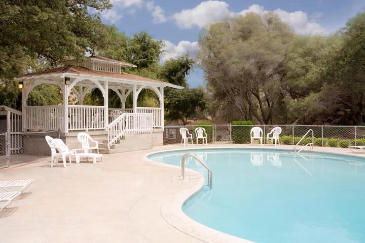 Pool 15 of 34