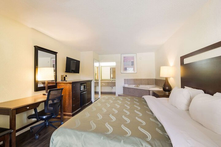 Quality Inn & Suites Conference Center Statesboro Historic District