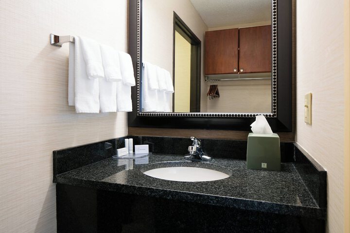 Room 25 of 39